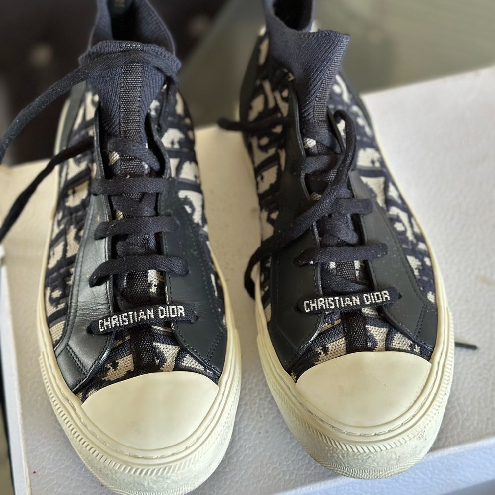 Walk’N Dior sneakers.